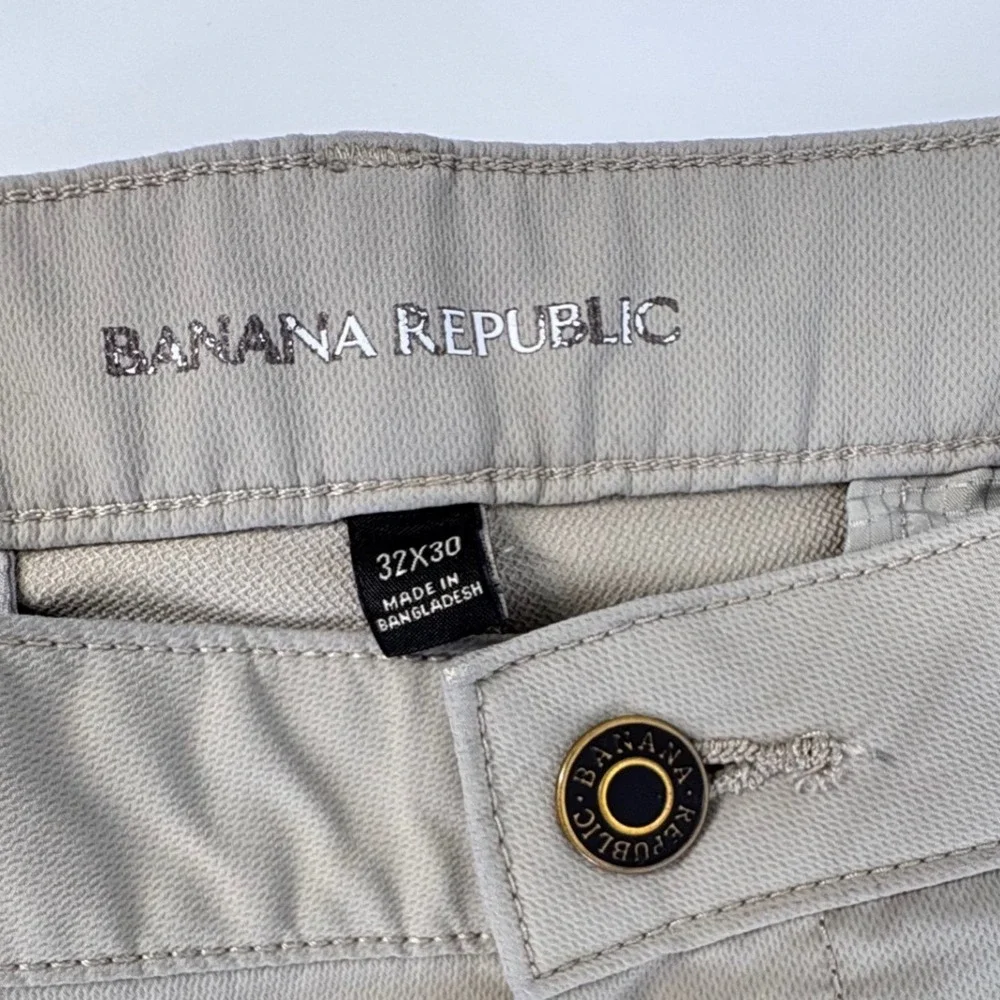 Banana Republic Performance Chino Pants Mens 32x30 Khaki Gray Tech Pocket